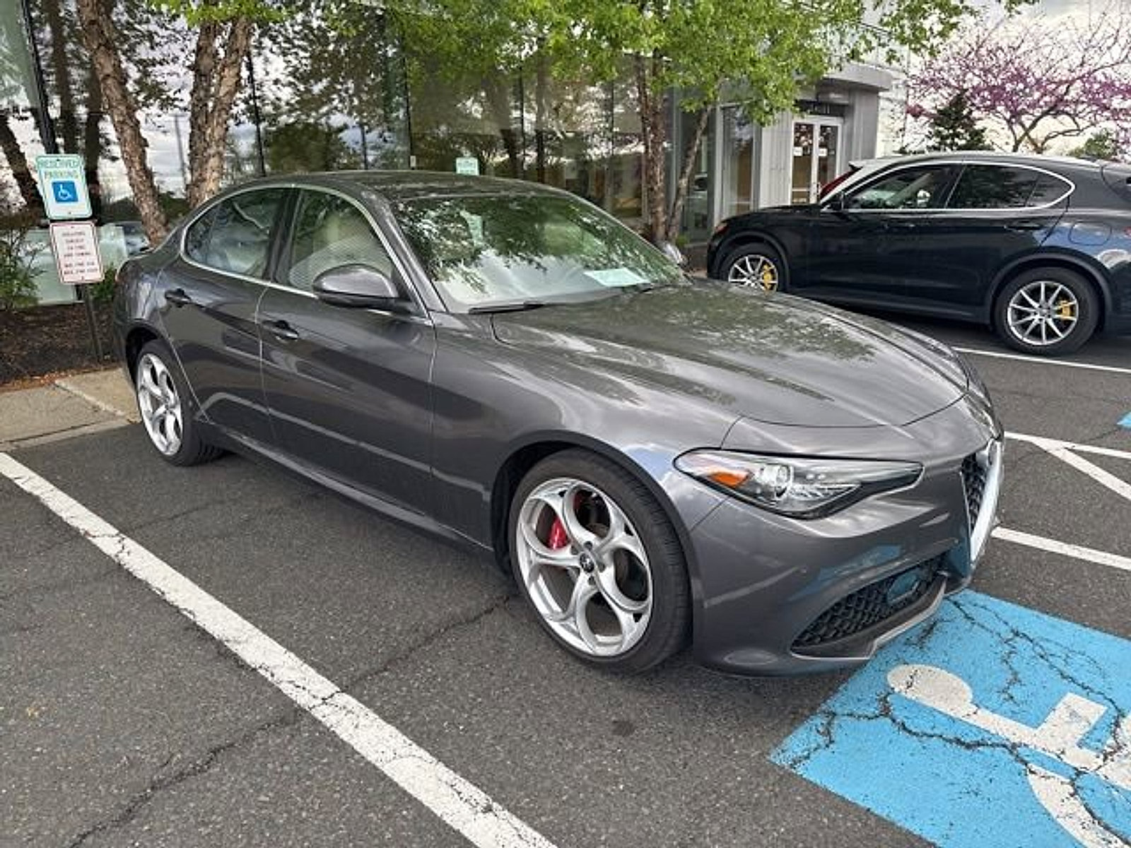 Used 2023 Alfa Romeo Giulia AWD w/ Quick Order Package 22X Lusso image 2