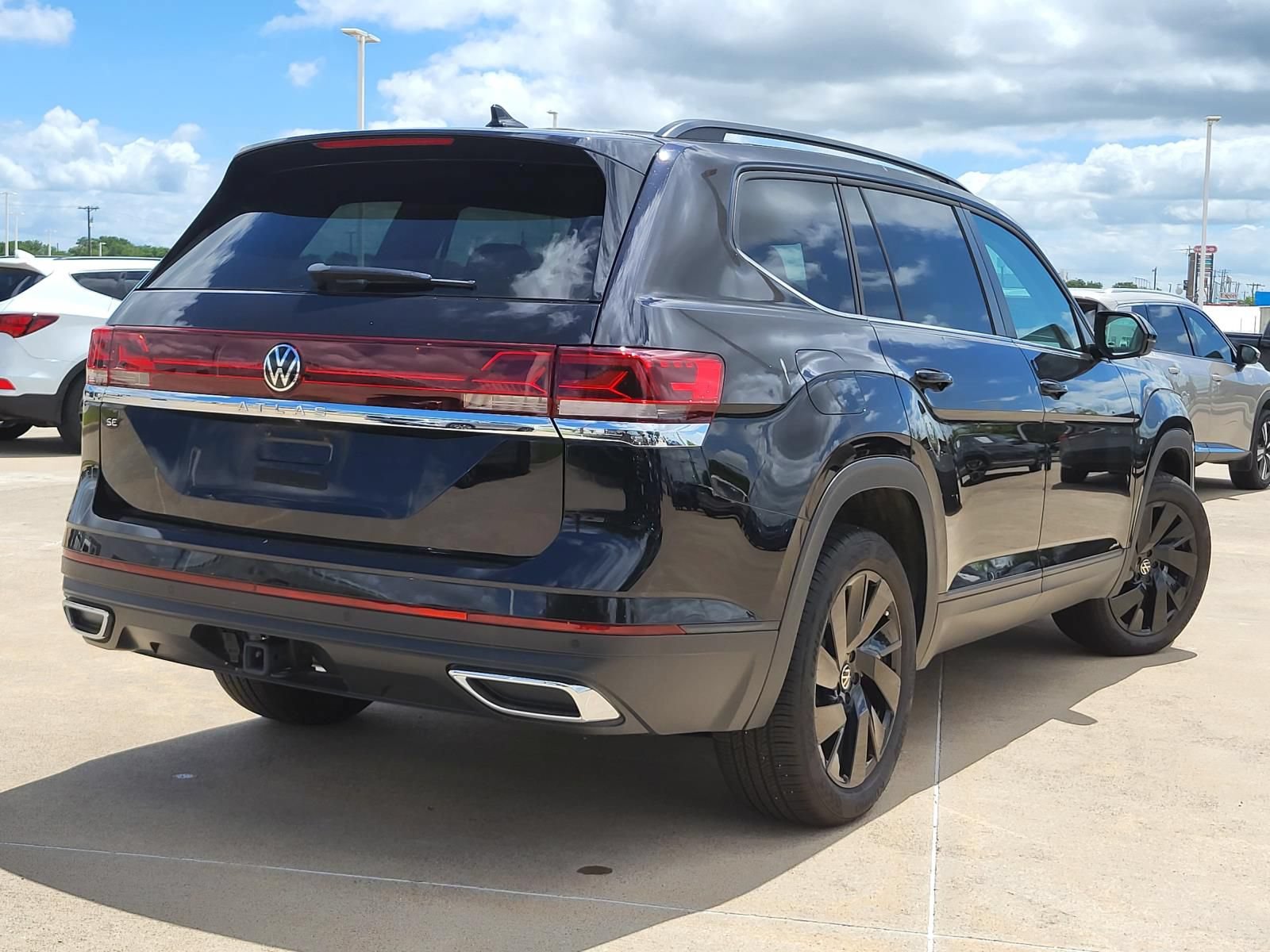 Used 2024 Volkswagen Atlas SE FWD image 6