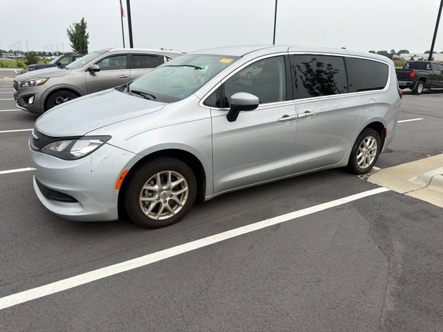 Used 2023 Chrysler Voyager LX FWD image 9
