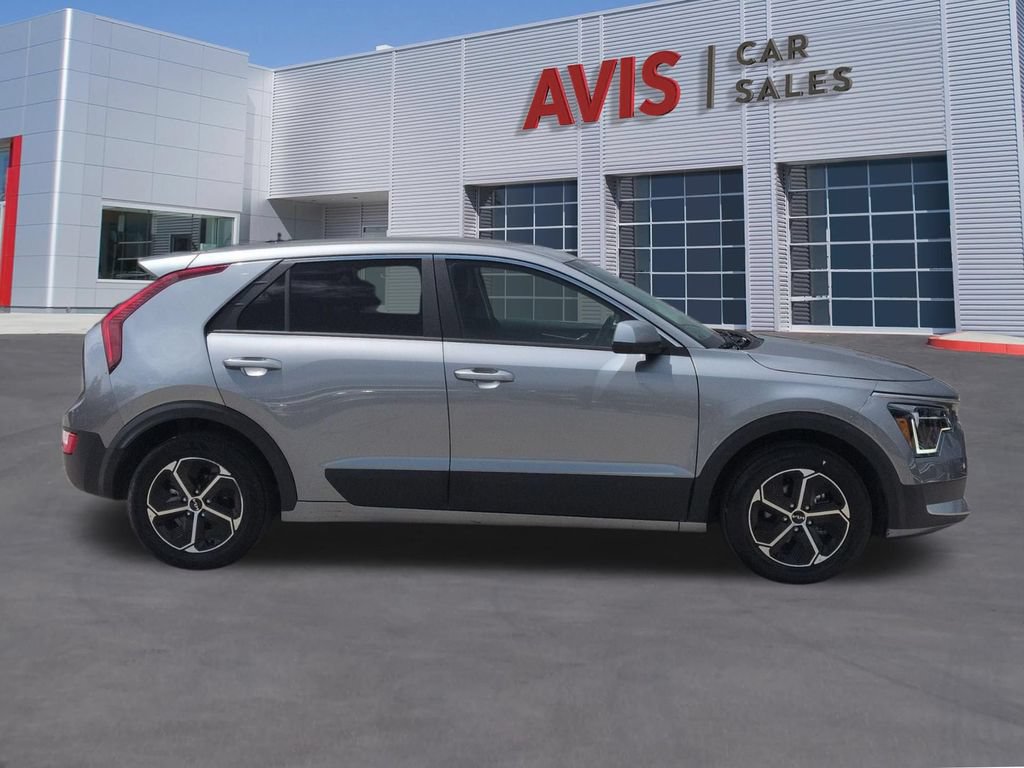Used 2025 Kia Niro LX FWD image 5