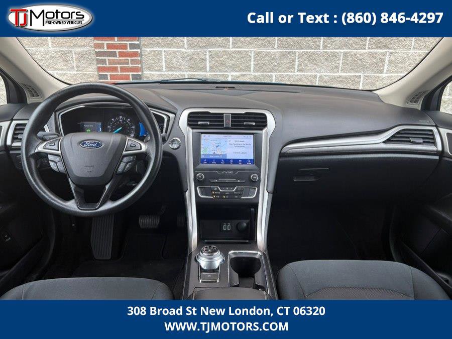 Used 2020 Ford Fusion SE image 15