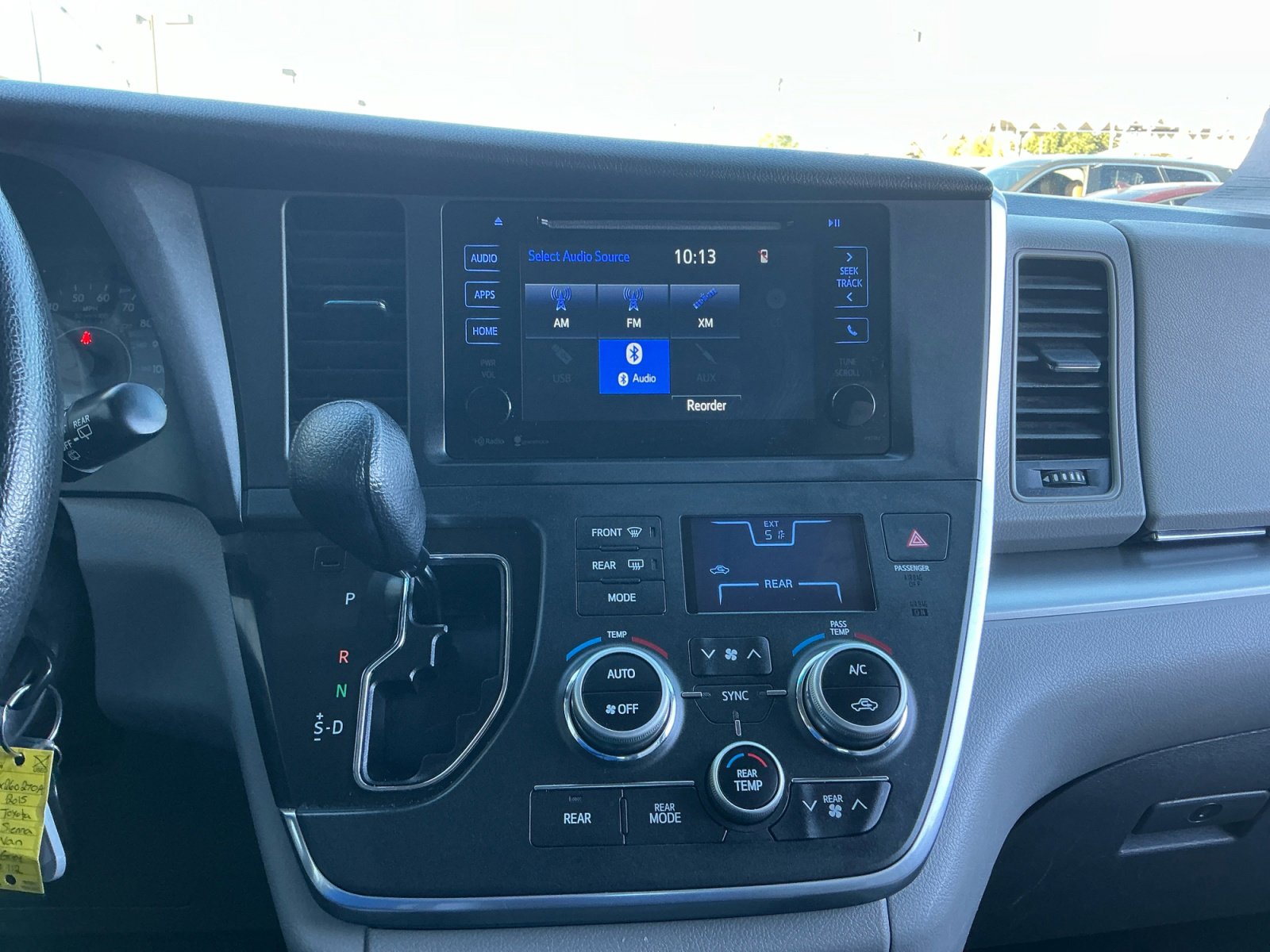 Used 2015 Toyota Sienna LE image 22