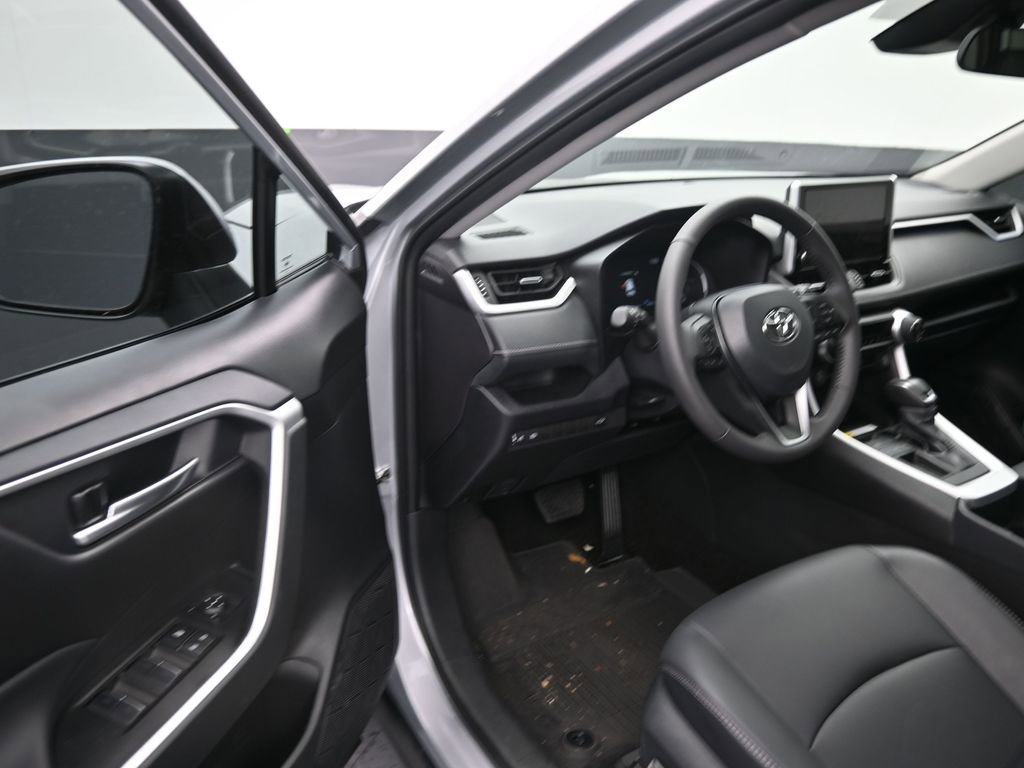 Used 2025 Toyota RAV4 XLE Premium image 11