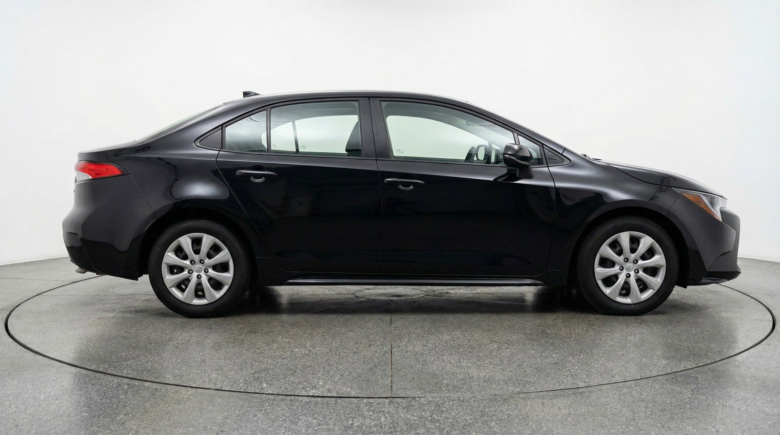 Used 2025 Toyota Corolla LE image 11