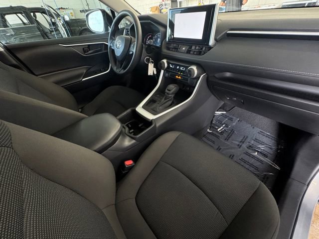 Used 2023 Toyota RAV4 LE FWD image 32