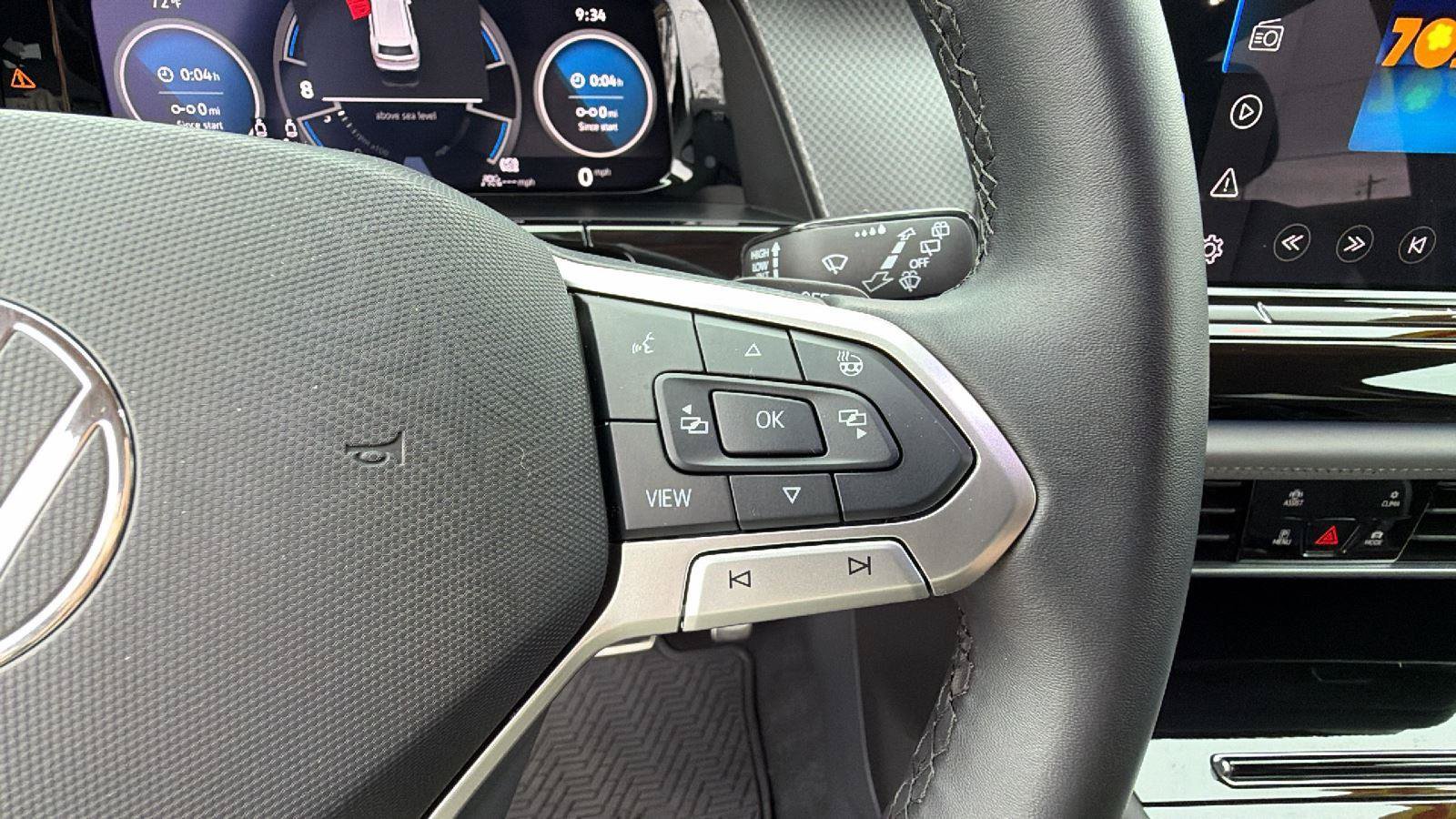 Used 2025 Volkswagen Atlas Peak Edition SE AWD/4WD image 29