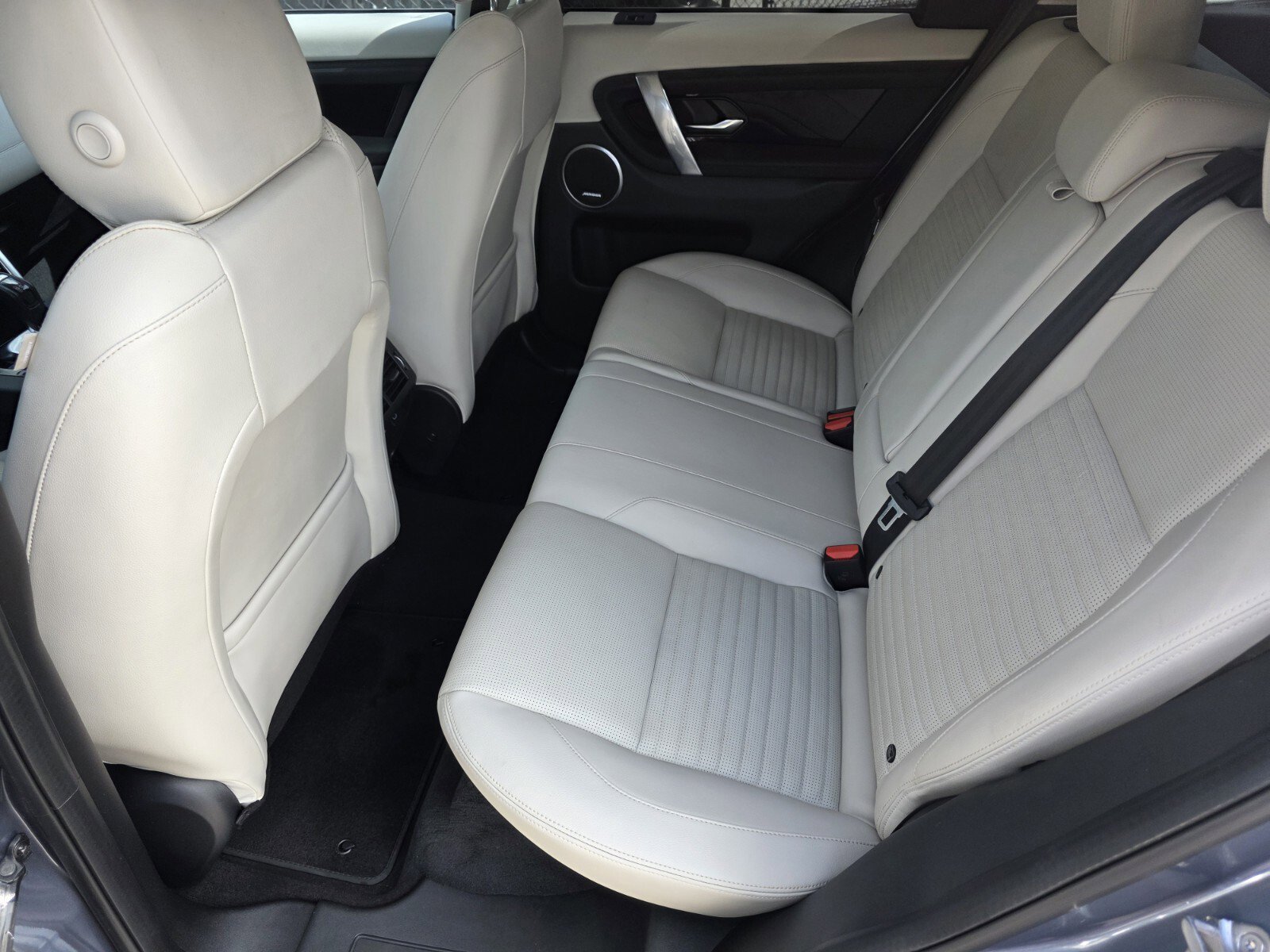 Certified 2023 Land Rover Discovery Sport SE image 13