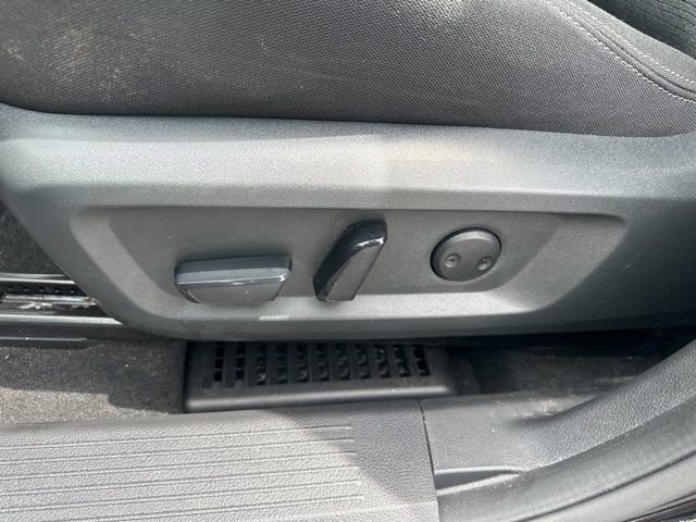 Used 2023 Nissan Rogue SV image 11