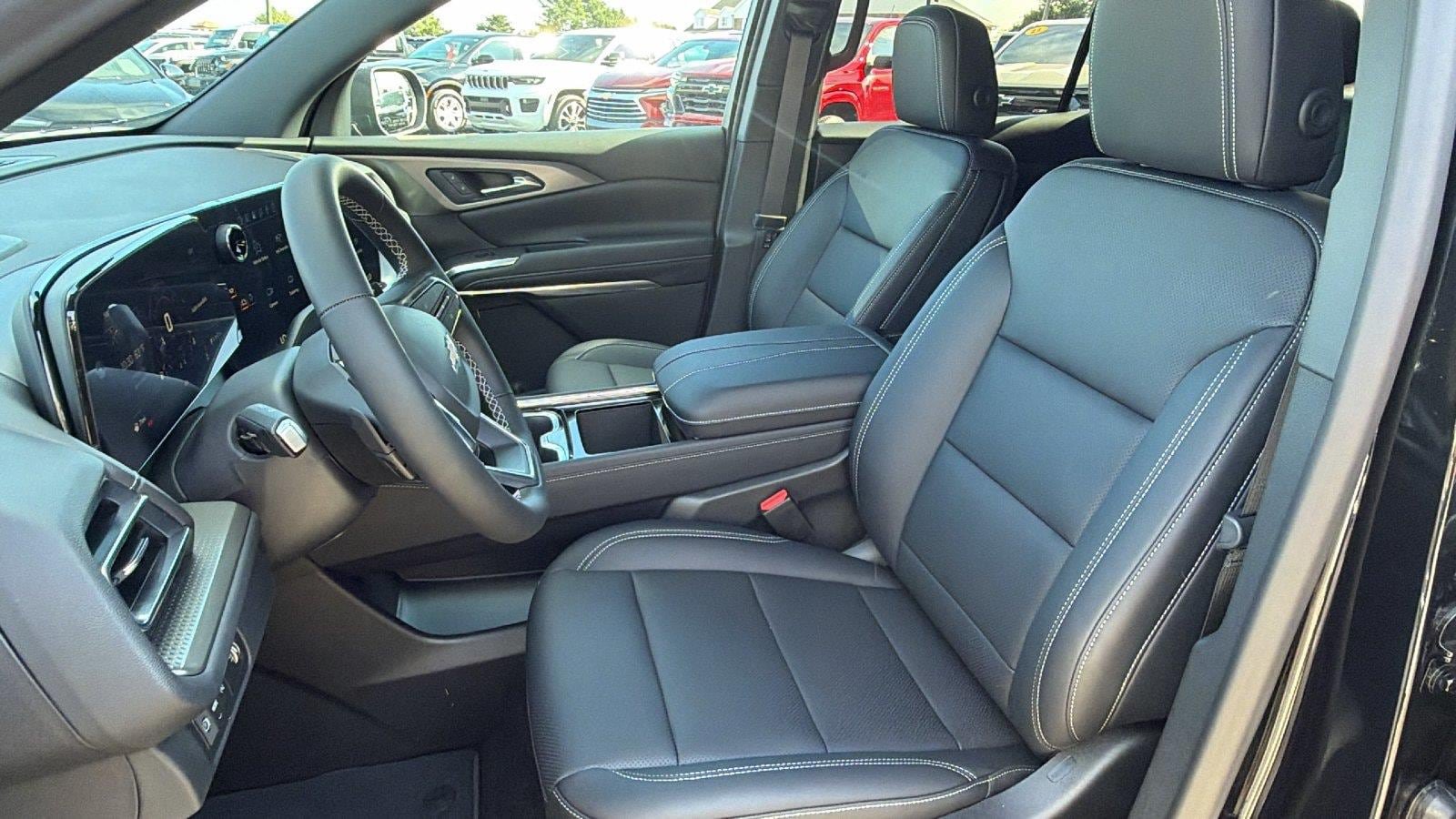 New 2027 Chevrolet Traverse LT w/ Sun and Wheel Package FWD image 5