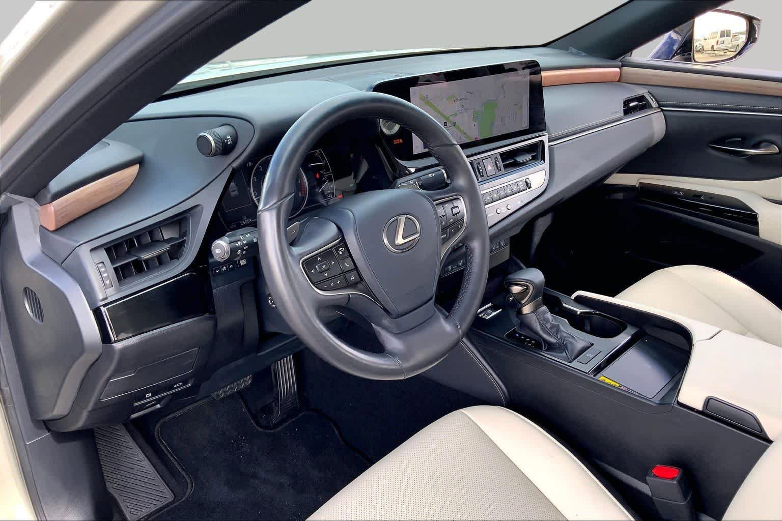 Used 2024 Lexus ES 350 w/ Premium Package FWD image 17
