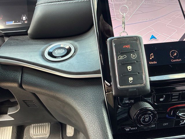 Used 2023 Jeep Grand Cherokee Limited AWD/4WD image 41