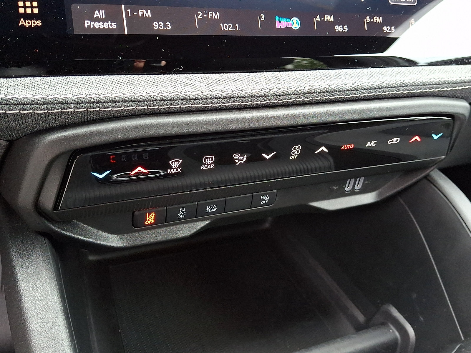 Used 2026 Jeep Cherokee Laredo AWD/4WD image 15