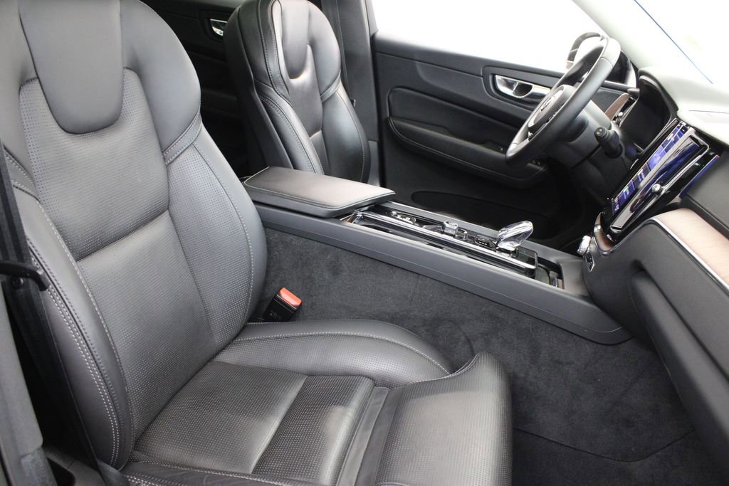 Used 2023 Volvo XC60 B5 Ultimate image 25