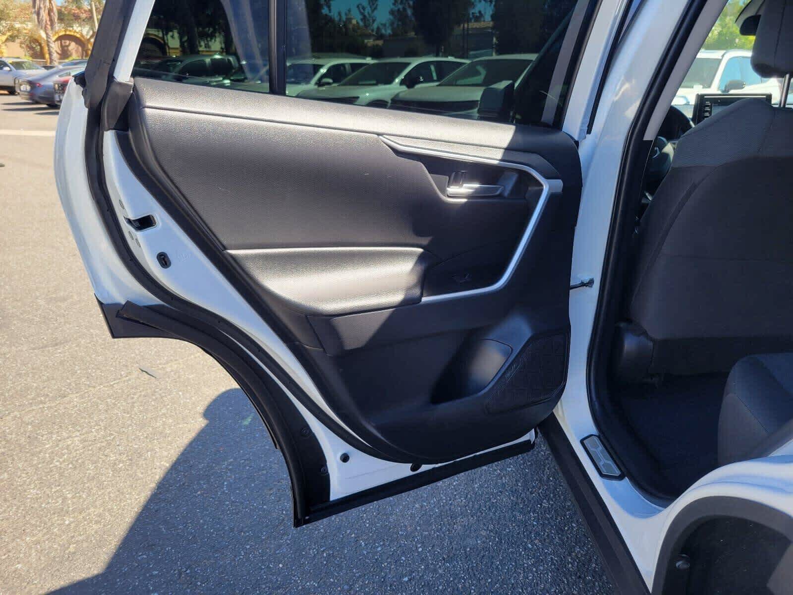 Used 2021 Toyota RAV4 XLE w/ Carpet Mat Package (TMS) FWD image 13