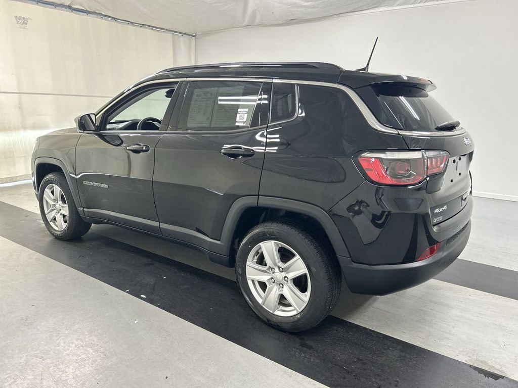 Used 2022 Jeep Compass Latitude w/ Sun and Sound Group AWD/4WD image 7