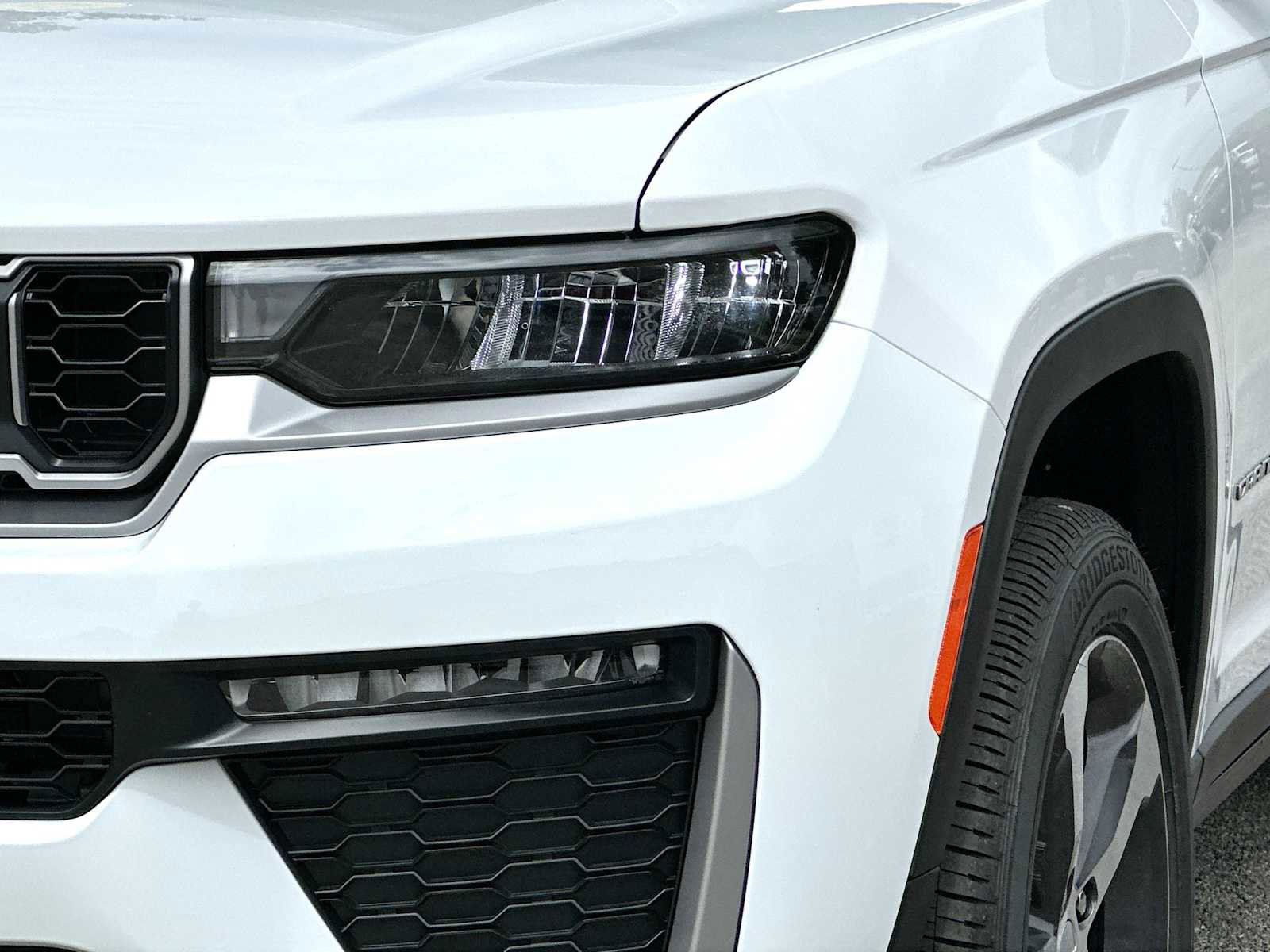 New 2026 Jeep Grand Cherokee Limited AWD/4WD image 16