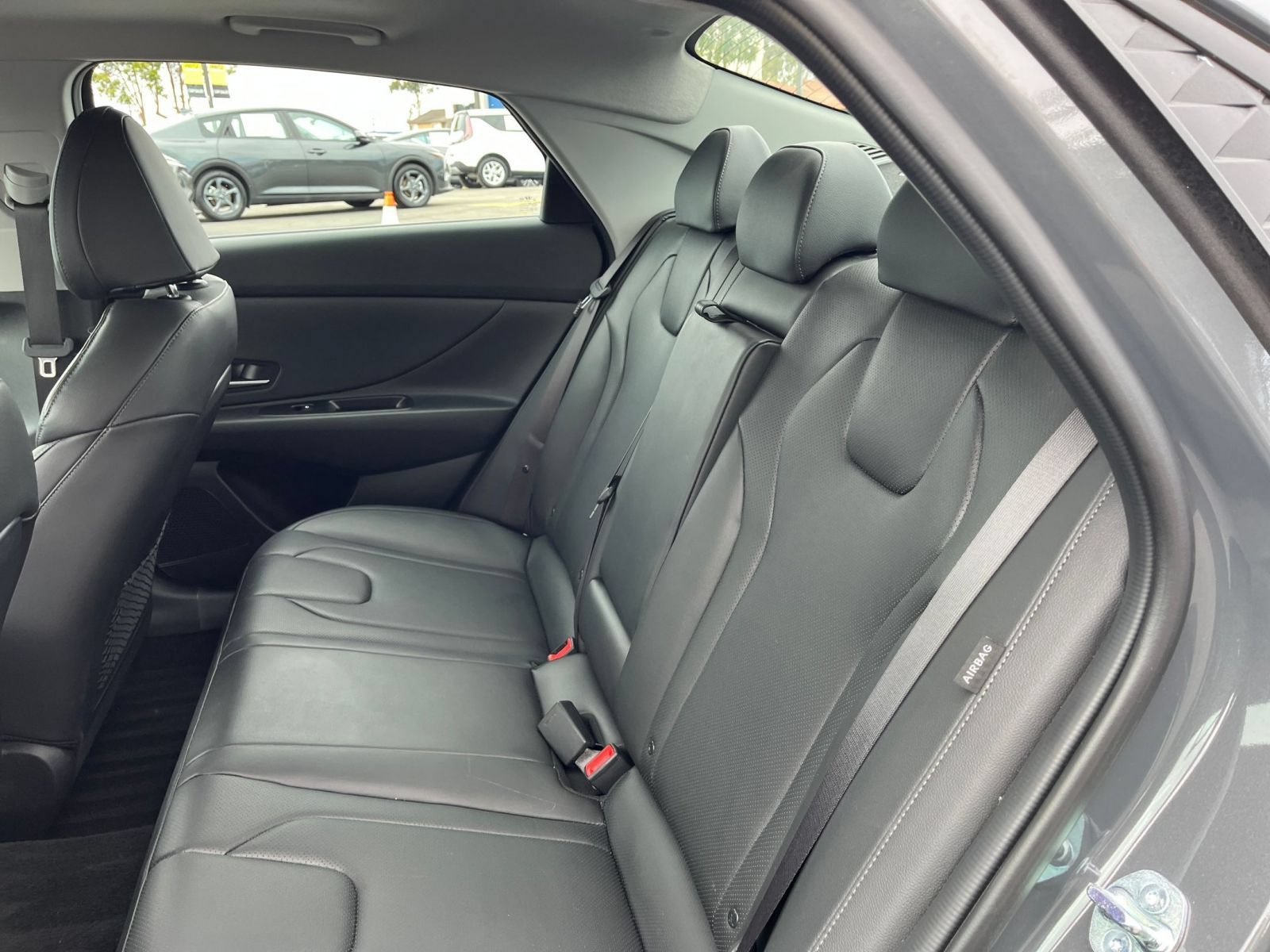 Used 2025 Hyundai Elantra Limited FWD image 25