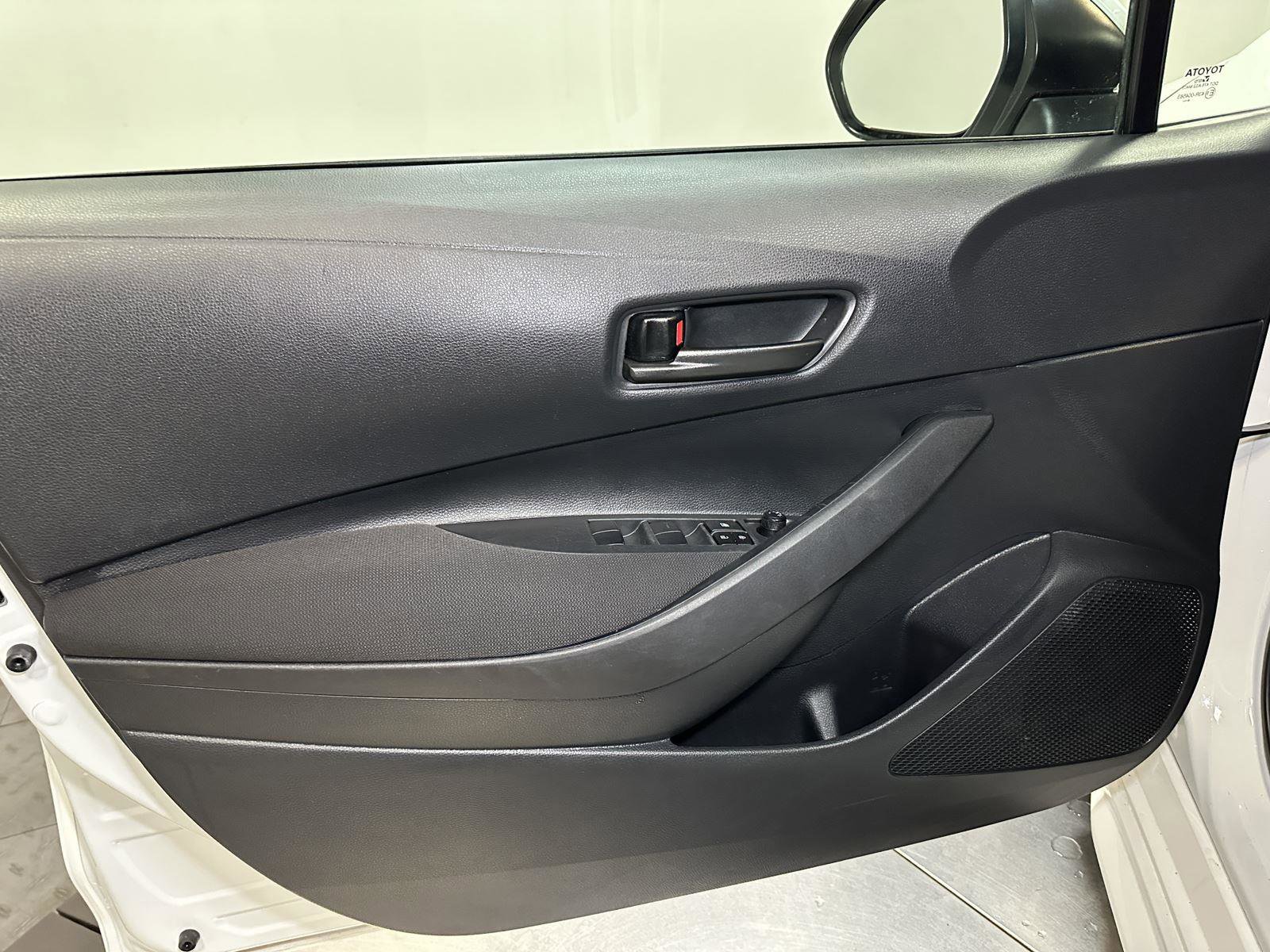 Used 2025 Toyota Corolla LE FWD image 20