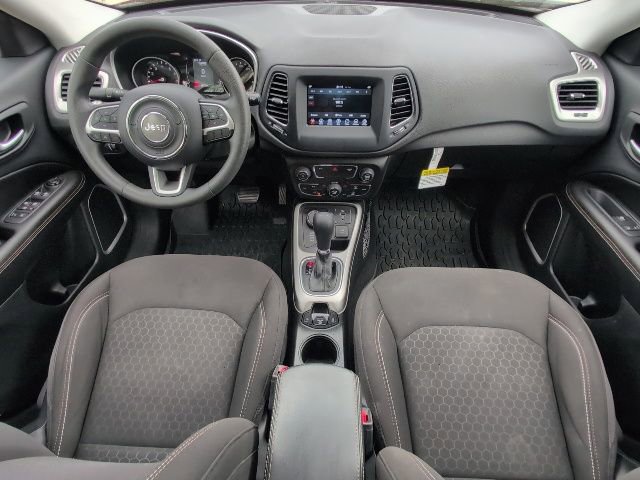 Used 2021 Jeep Compass Sport image 5