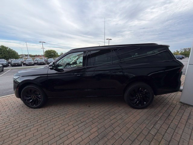 New 2027 Lincoln Navigator L Reserve w/ Jet Appearance Package AWD/4WD image 4
