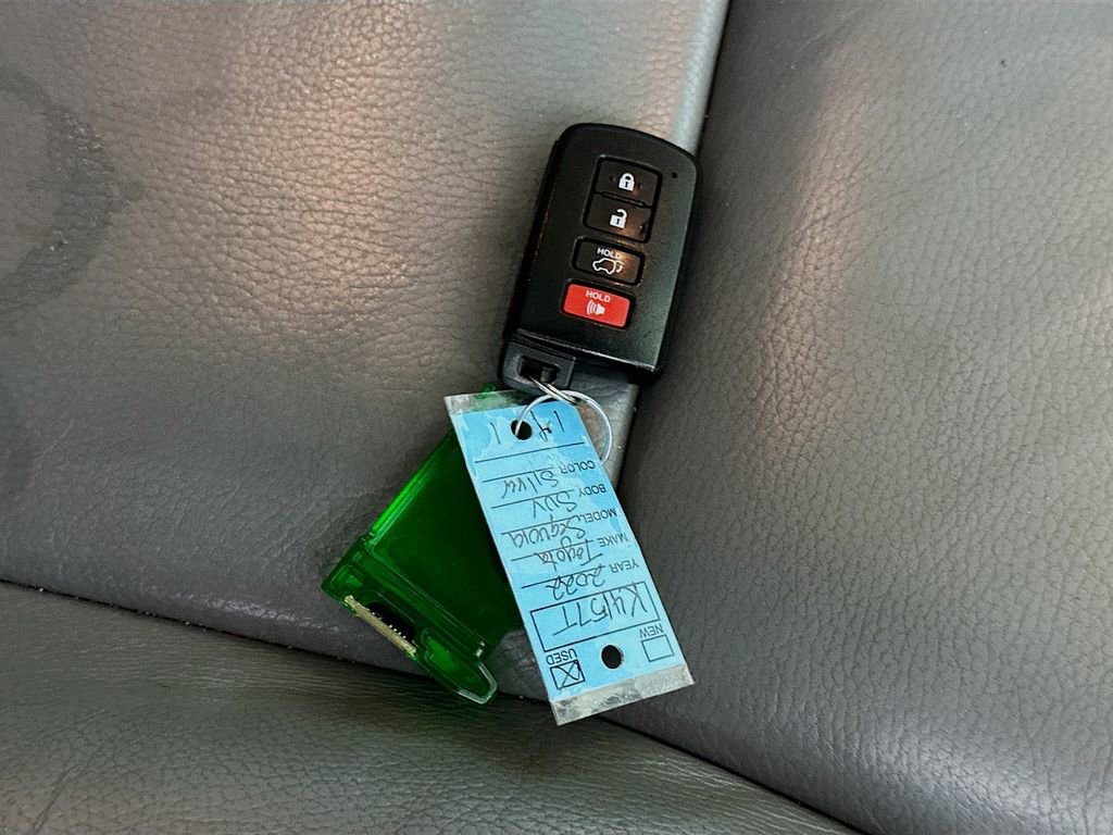 Used 2022 Toyota Sequoia Limited image 38