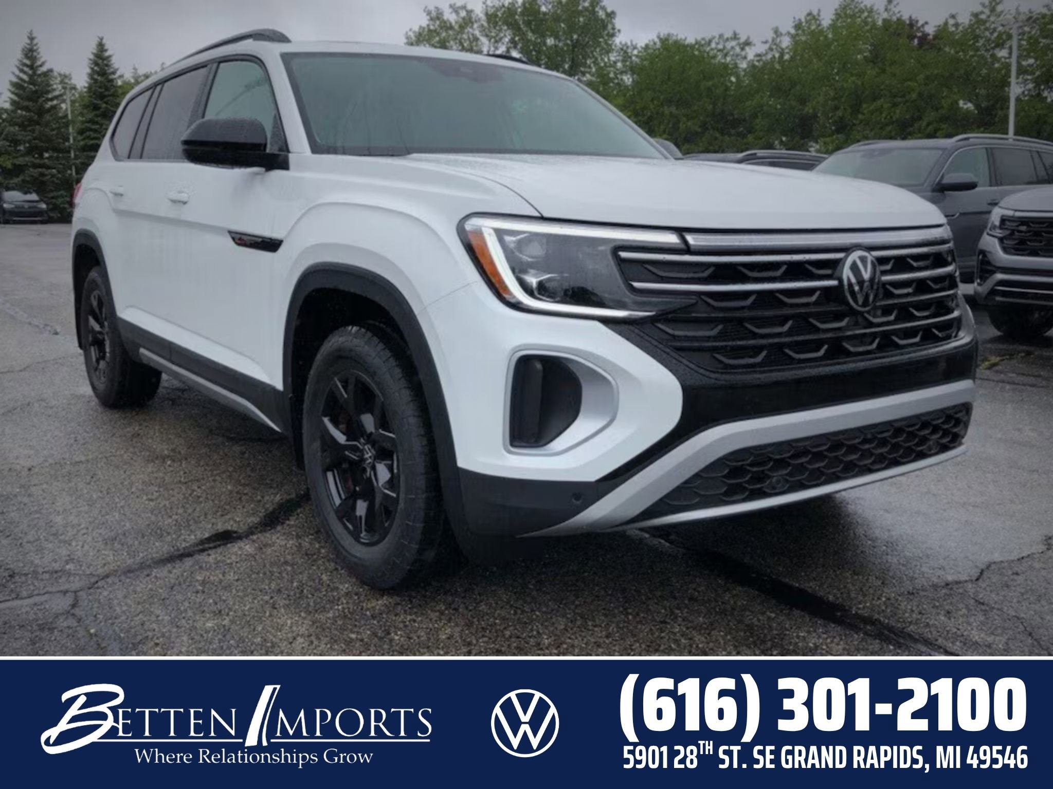 New 2025 Volkswagen Atlas Peak Edition SE image 1