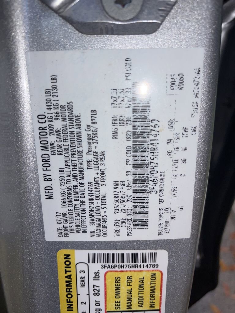 Used 2017 Ford Fusion SE w/ Fusion SE Technology Package image 14