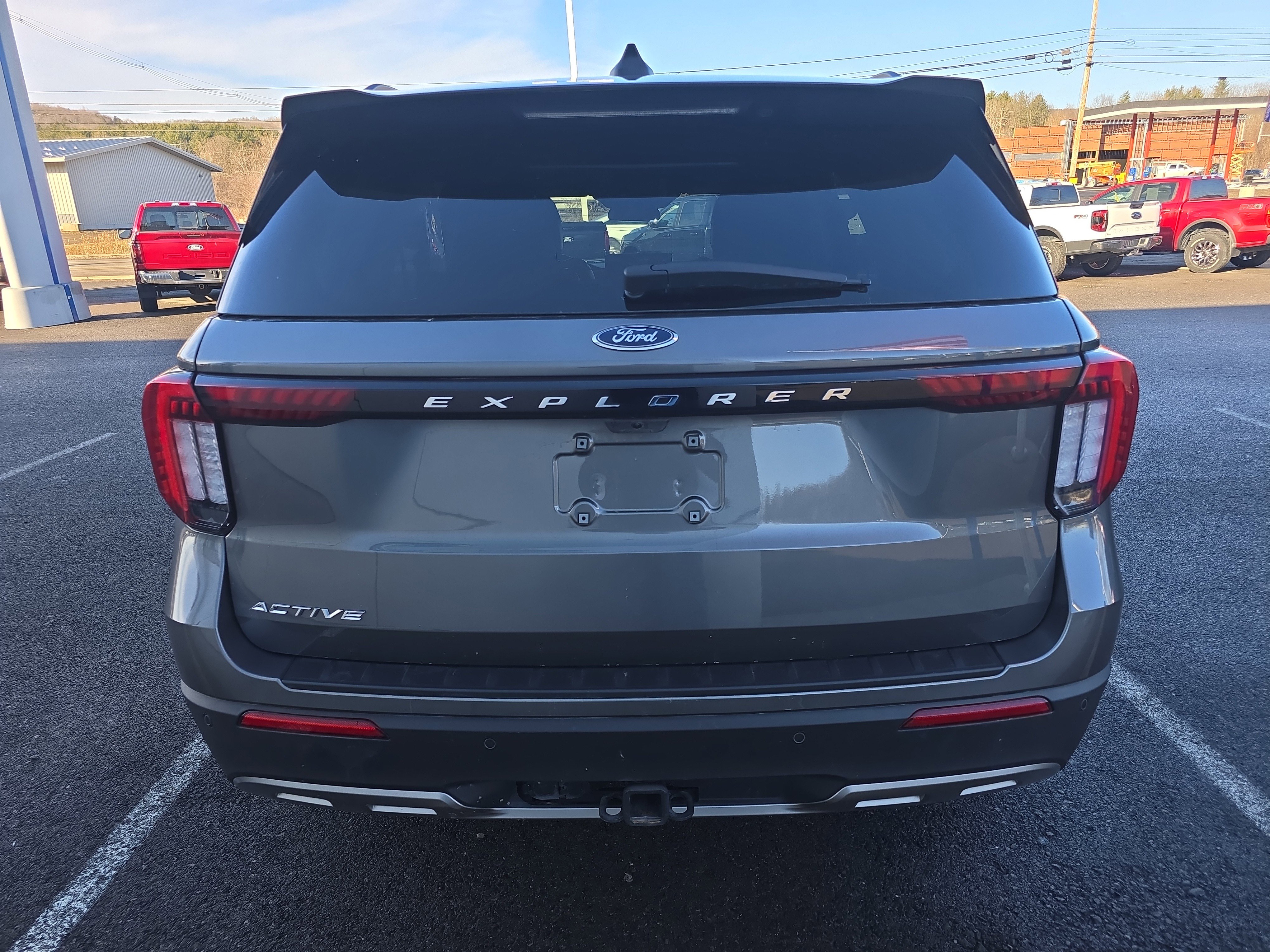 Used 2025 Ford Explorer Active w/ Active Comfort Package image 4