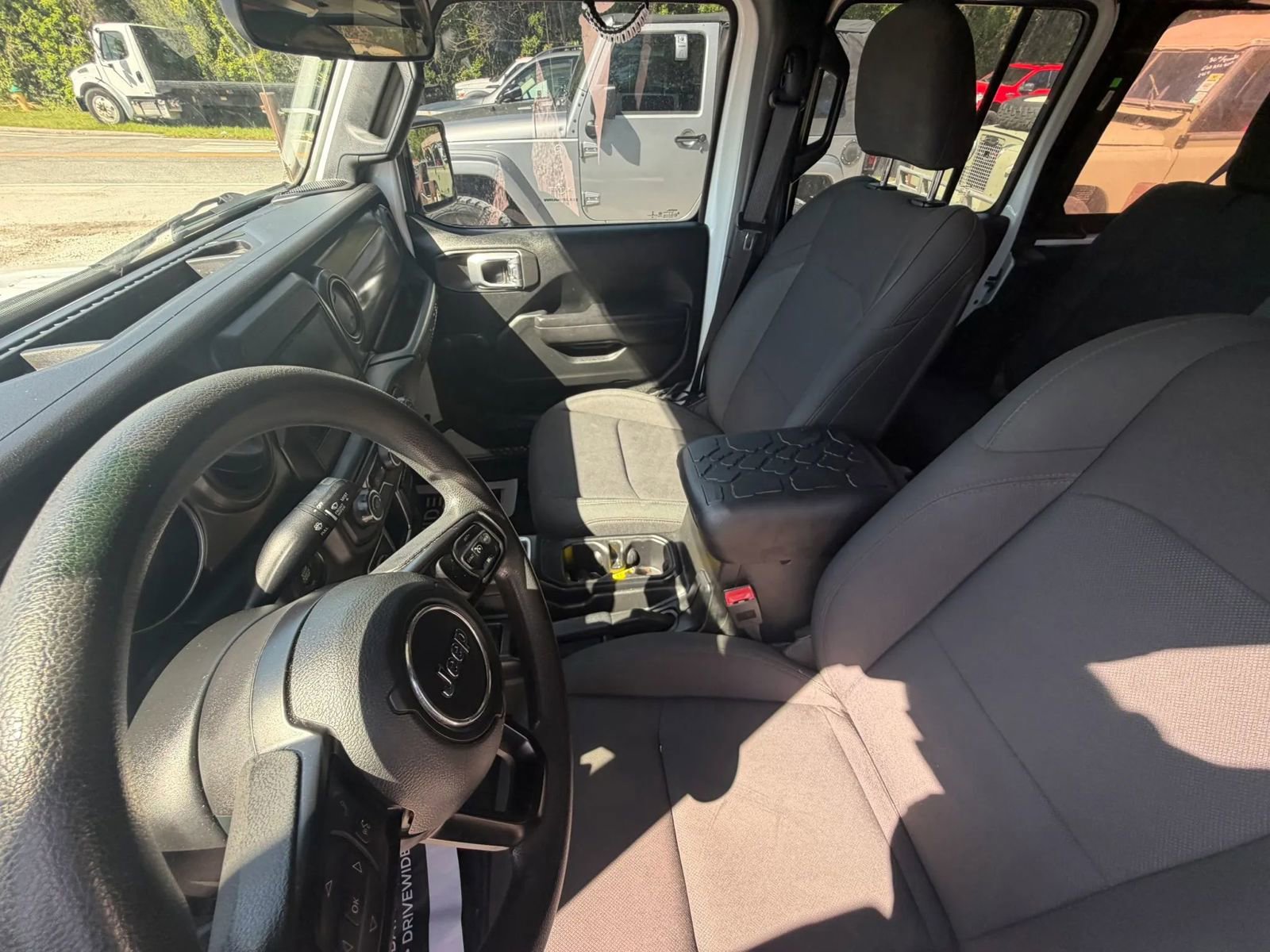 Used 2018 Jeep Wrangler Unlimited Sport image 9