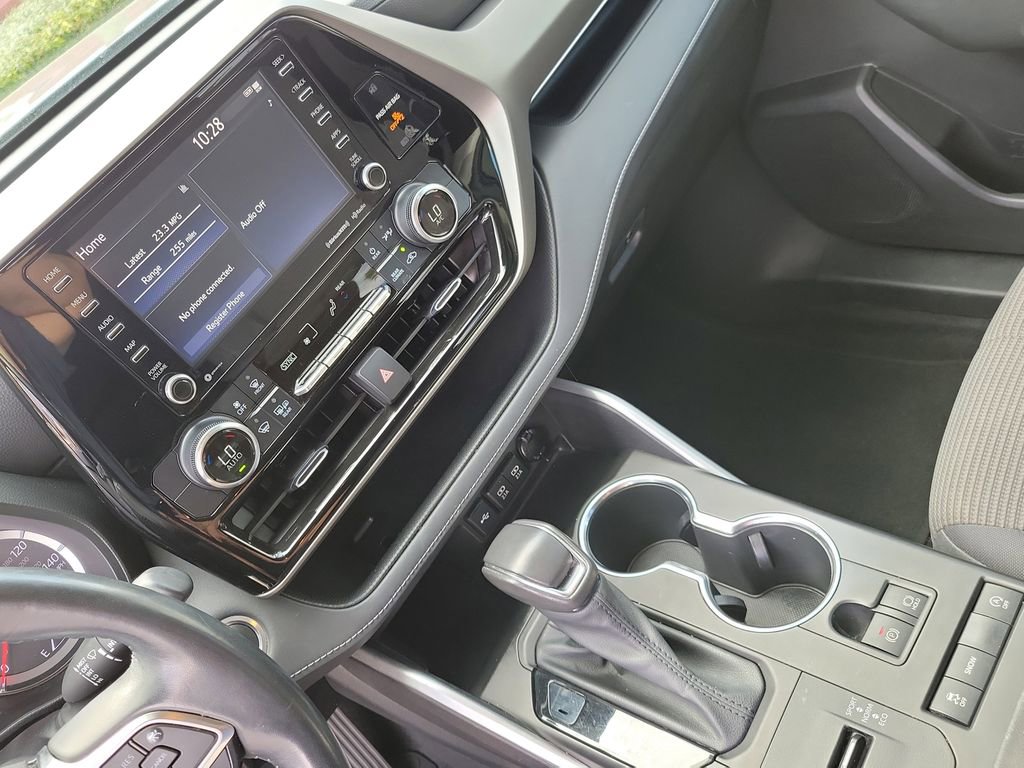 Used 2021 Toyota Highlander LE image 41