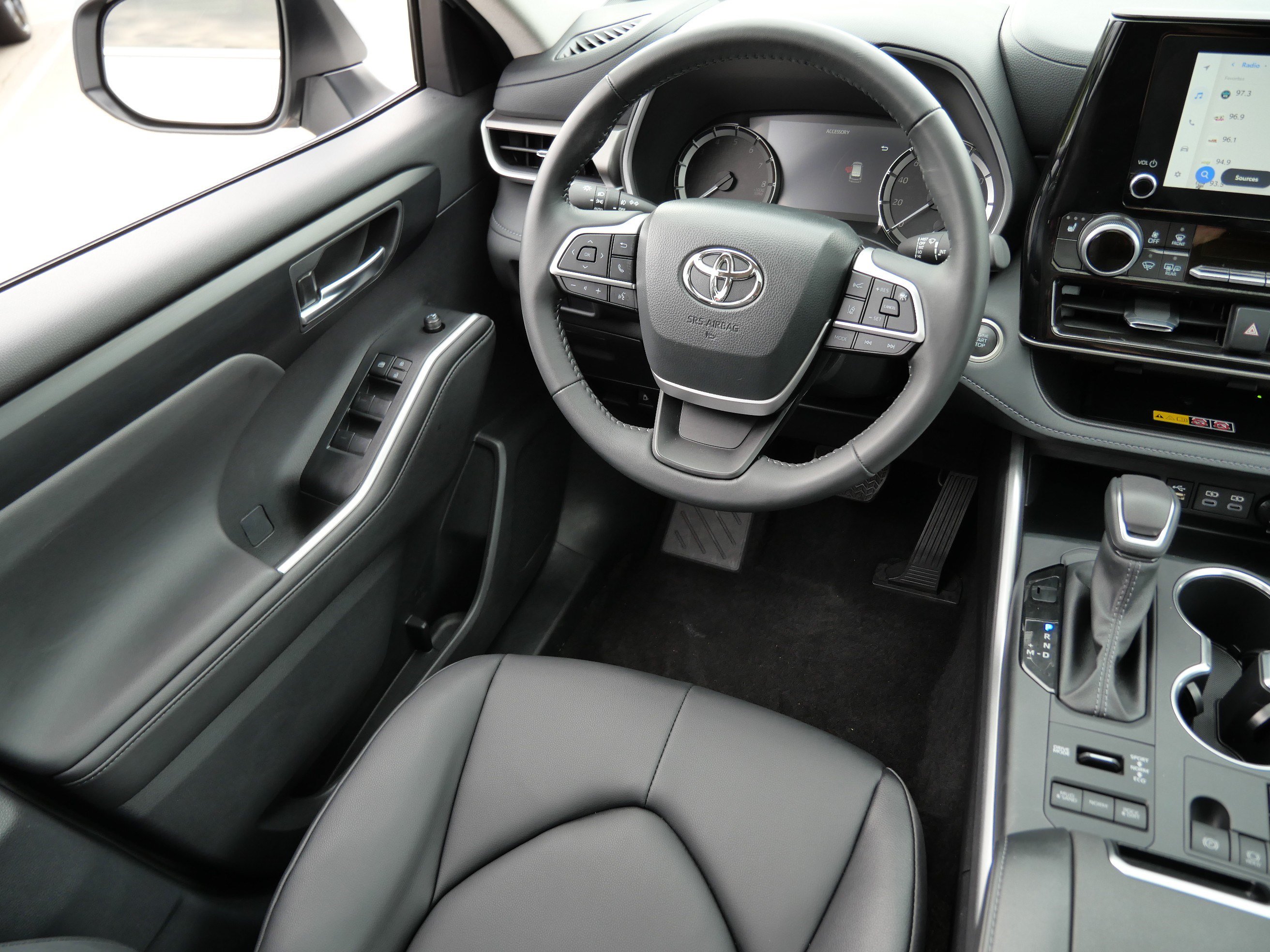 Certified 2025 Toyota Highlander XLE AWD/4WD image 10