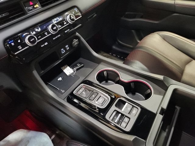 Certified 2025 Honda Pilot Black Edition image 17