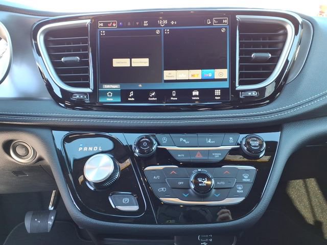 New 2026 Chrysler Pacifica Select image 21