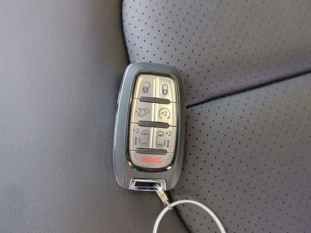 New 2026 Chrysler Pacifica Select image 45