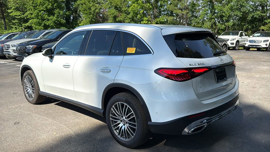 Used 2025 Mercedes-Benz GLC 300 4MATIC image 6