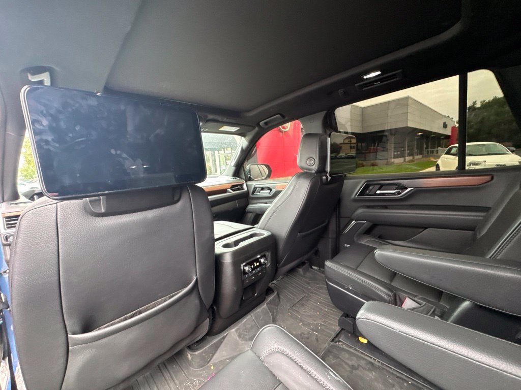 Used 2025 GMC Yukon Denali w/ Denali Reserve Package AWD/4WD image 12