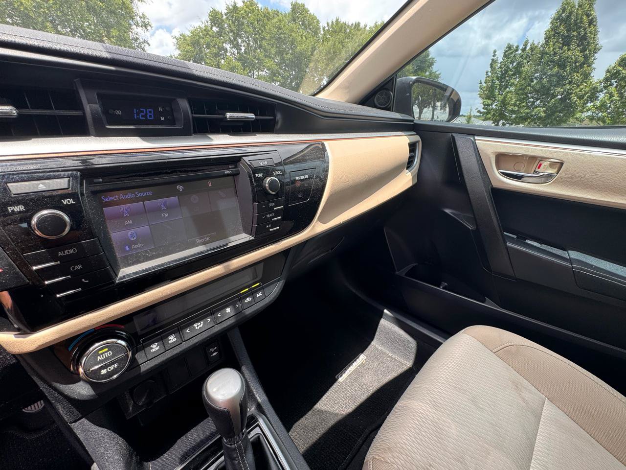 Used 2016 Toyota Corolla LE FWD image 26