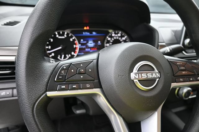 Used 2025 Nissan Altima 2.5 SV FWD image 16