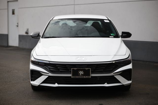 New 2025 Hyundai Elantra SEL image 2