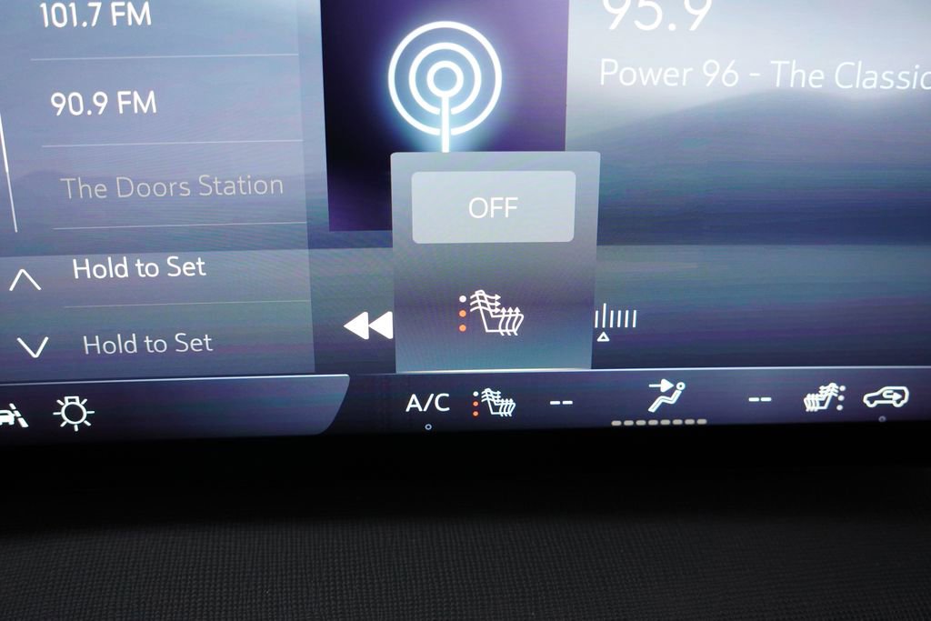 Certified 2025 Buick Enclave Preferred image 29