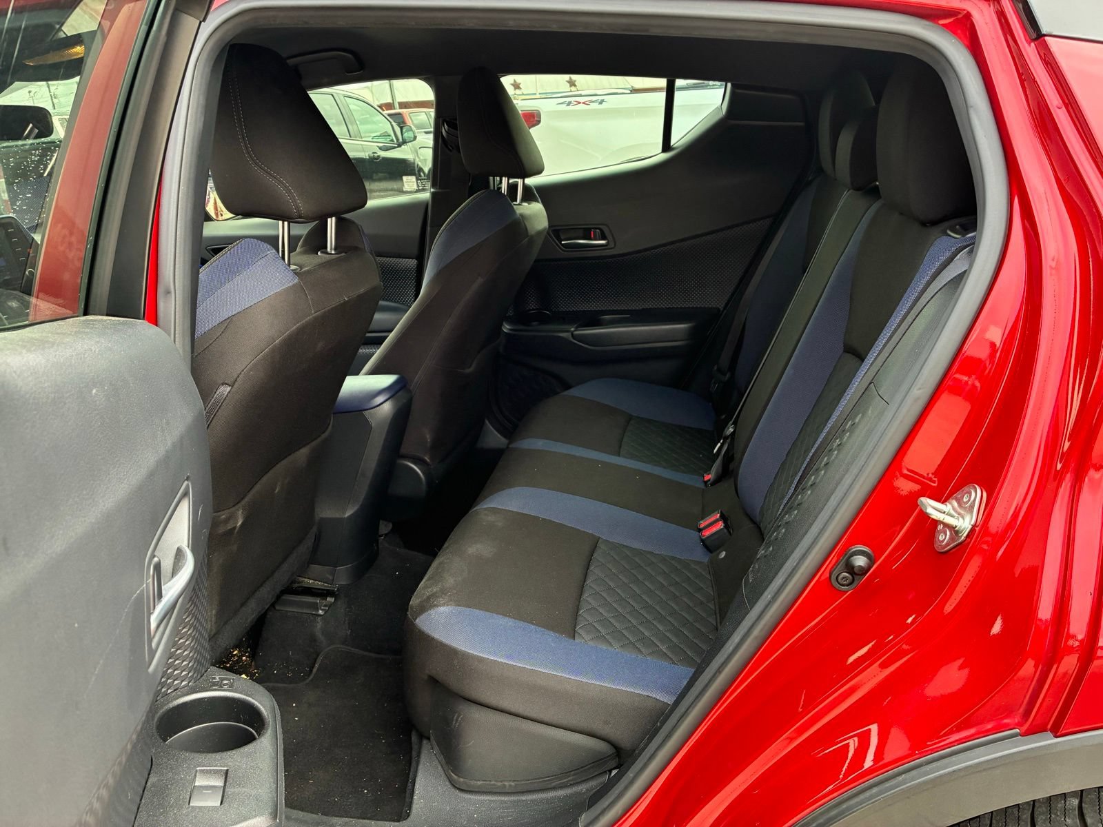 Used 2020 Toyota C-HR XLE FWD image 3