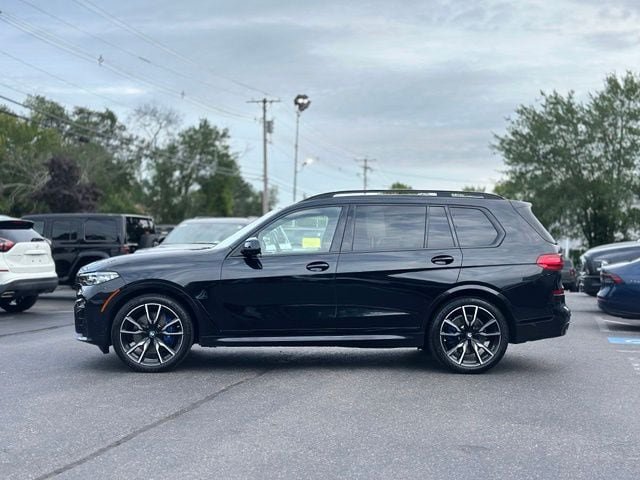 Used 2022 BMW X7 xDrive40i w/ M Sport Package AWD/4WD image 4