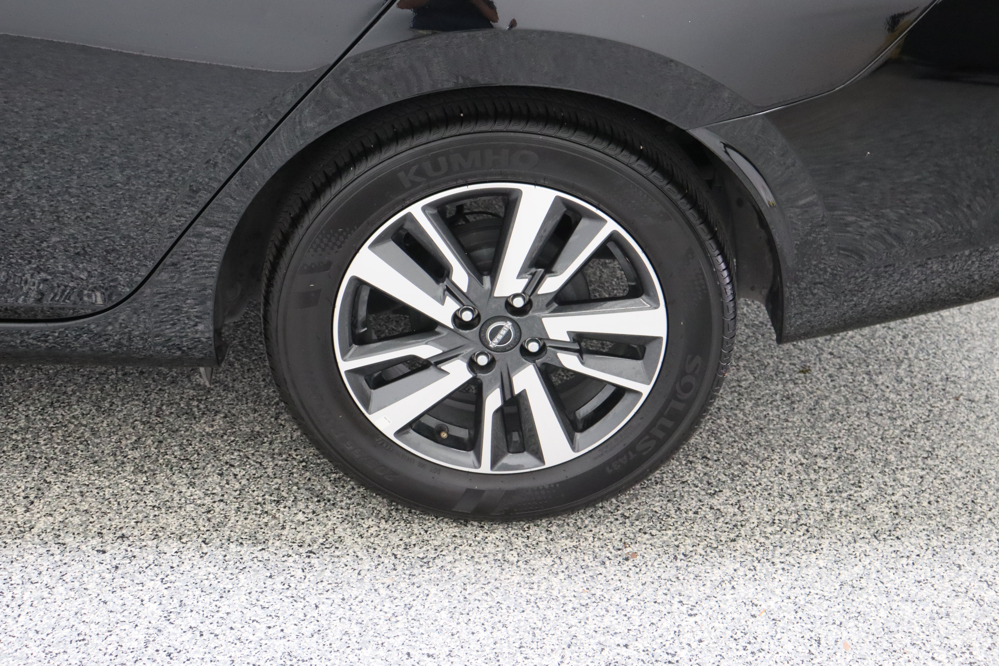 Used 2025 Nissan Versa SV FWD image 10