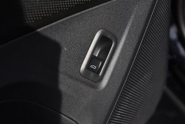 New 2026 Volkswagen Tiguan SE R-Line AWD/4WD image 9