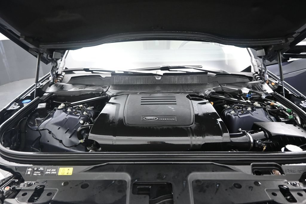 Used 2024 Land Rover Discovery S AWD/4WD image 13