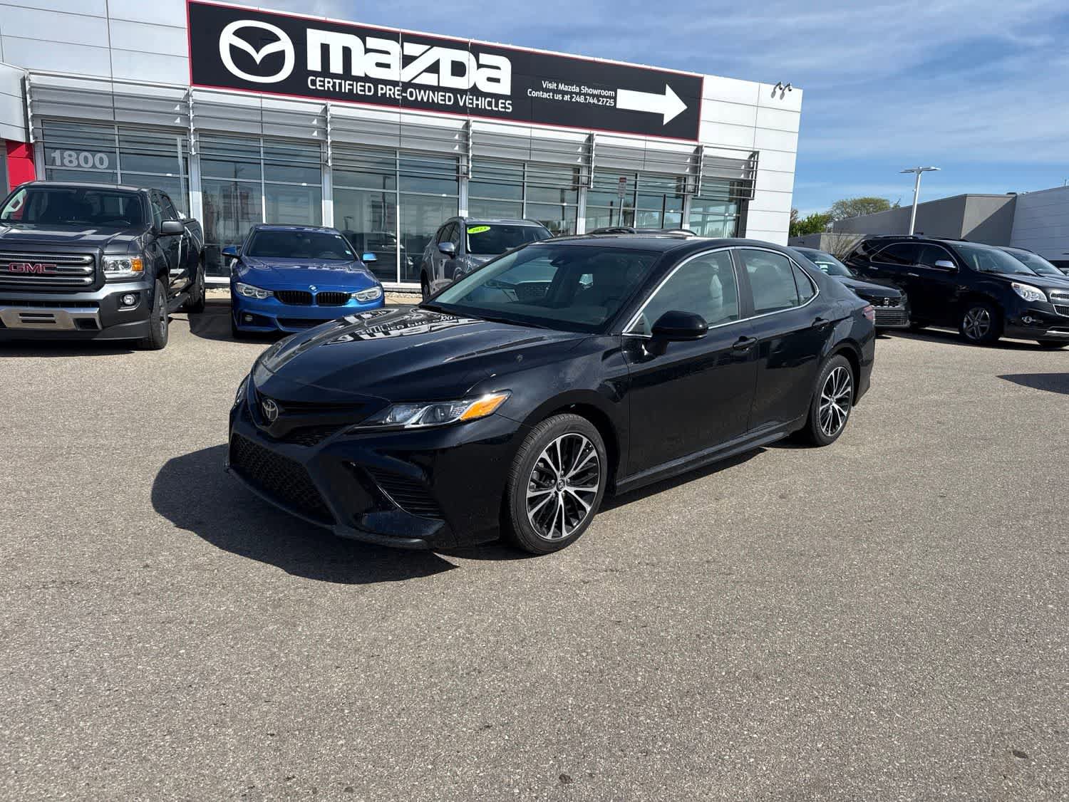 Used 2019 Toyota Camry SE FWD image 1
