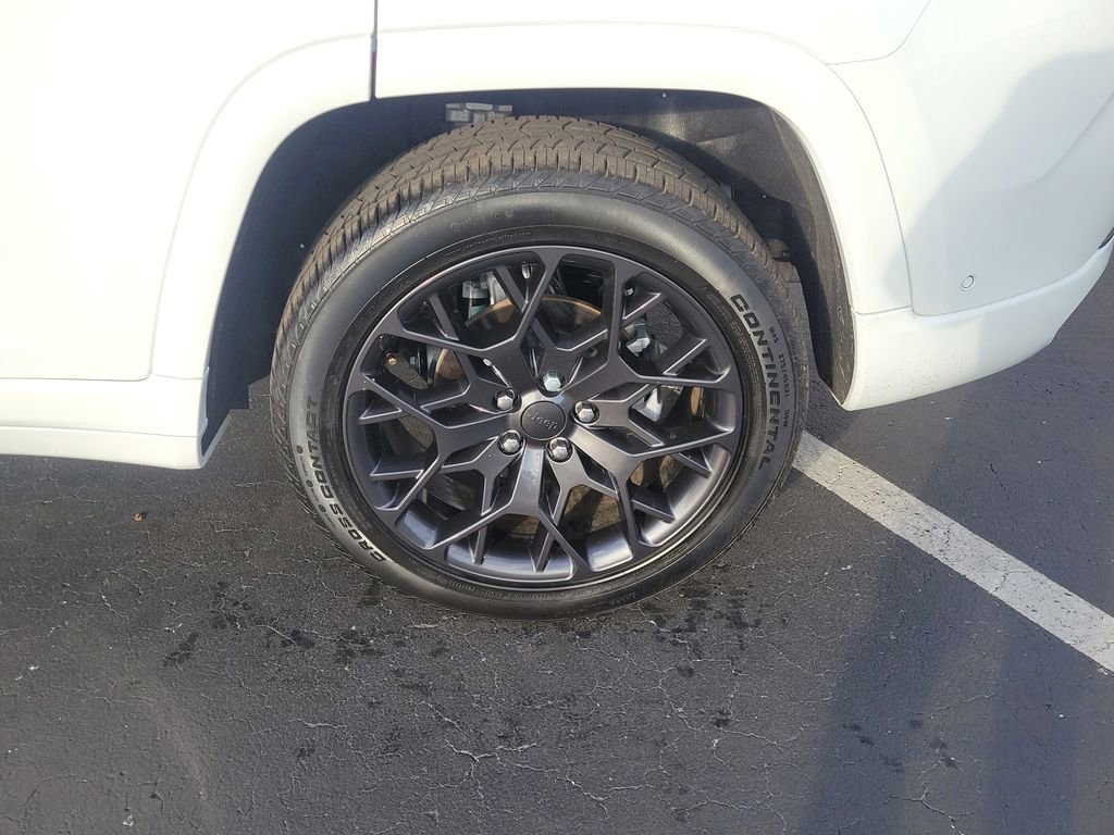 Used 2025 Jeep Grand Cherokee Summit w/ Obsidian Package image 5