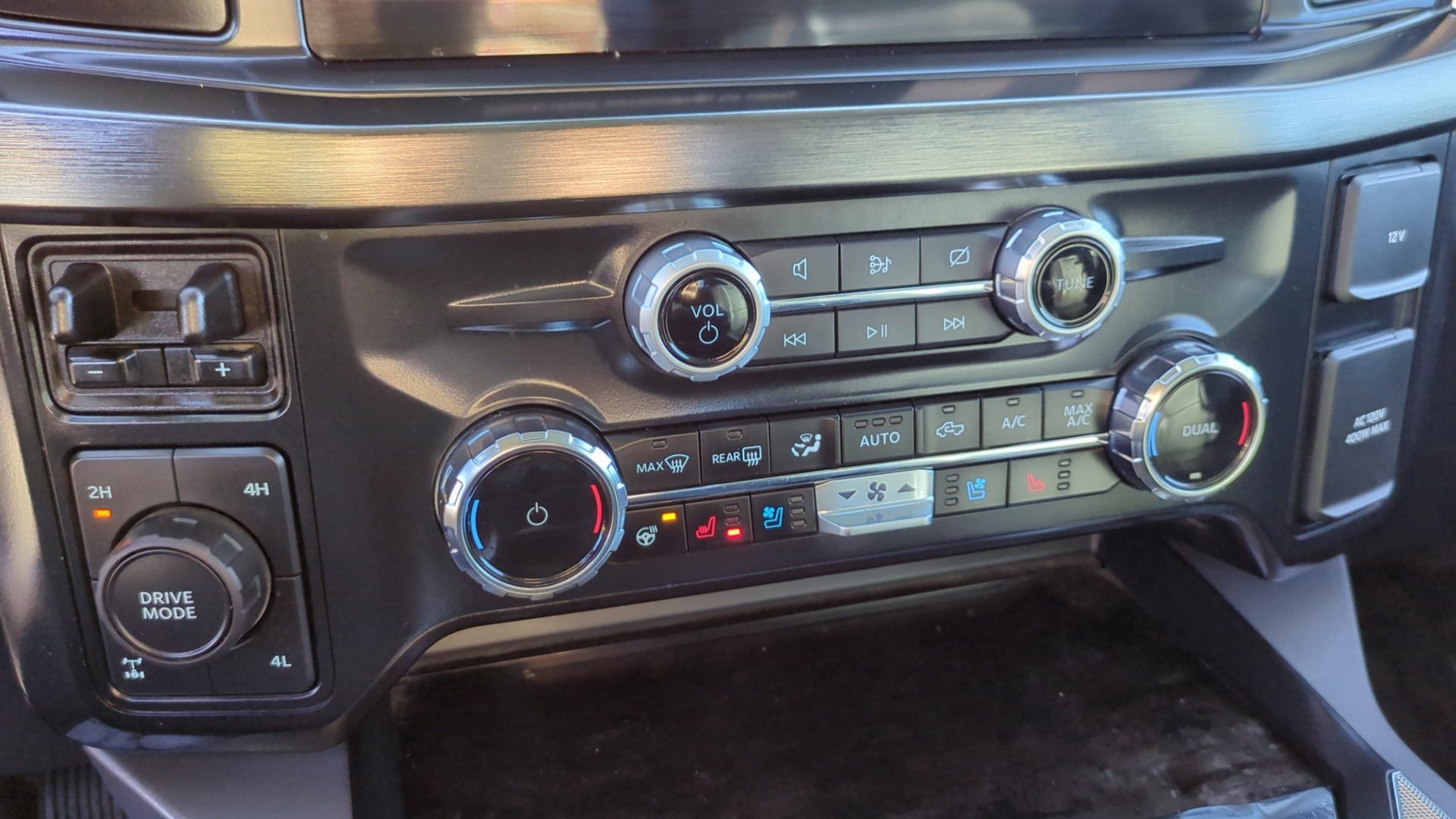 Used 2024 Ford F350 Lariat image 23