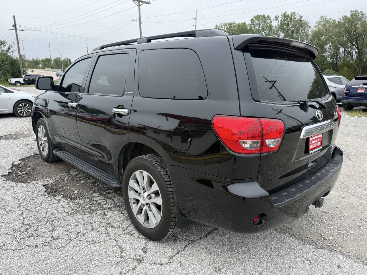 Used 2017 Toyota Sequoia Limited w/ Safety & Convenience Package AWD/4WD image 32