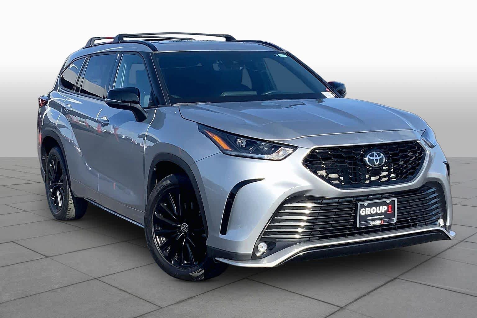 Used 2023 Toyota Highlander XSE FWD image 3